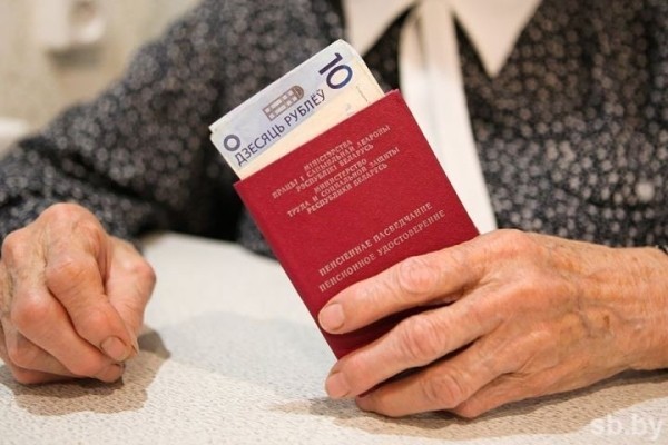 Добавка к пенсии 50-70 рублей: кому положено профессиональное пенсионное страхование?