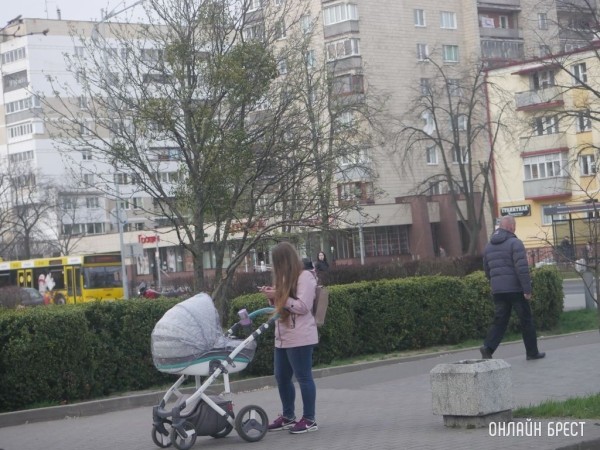 Как получить пособие по уходу за ребенком? Пояснили в Минтруда