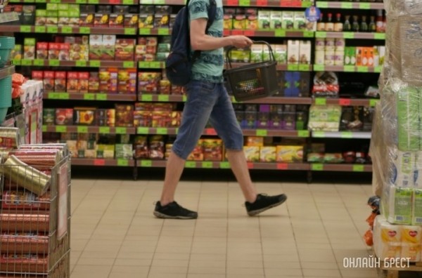 Сколько в среднем белорусы тратят в магазинах за день? Рассказал Белстат