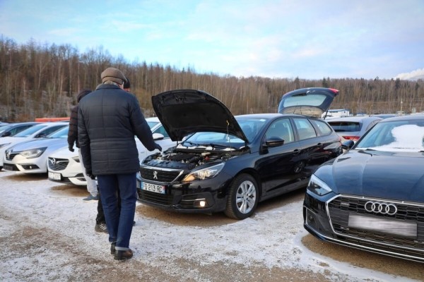 В Европе сильно подорожали машины с ДВС. Вот с чем это связано