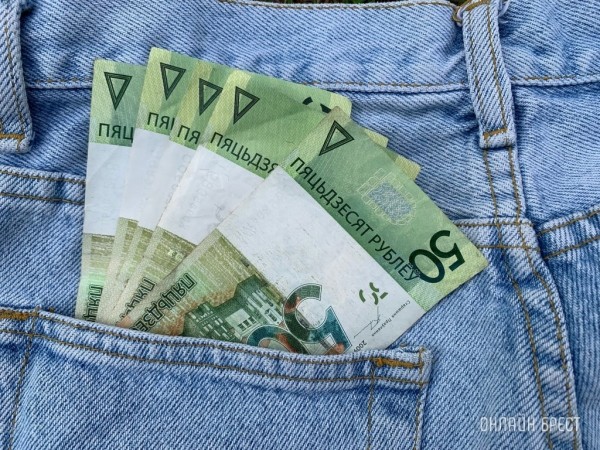 Стало известно, какая была средняя зарплата у белорусов в ноябре