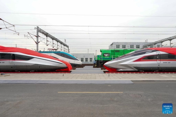 В Китае появился пассажирский поезд, способный развивать 450 километров в час — посмотрите, как он выглядит внутри