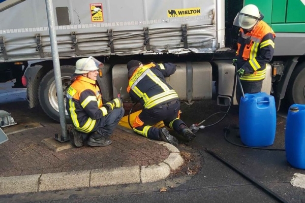 В Германии из фуры белоруса при ДТП вылилось 300 литров топлива В Германии из фуры белоруса при ДТП вылилось 300 литров топлива